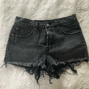 Levi’s 501 black shorts 26W